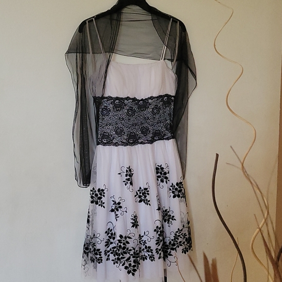 Dress black & white - Picture 1 of 4